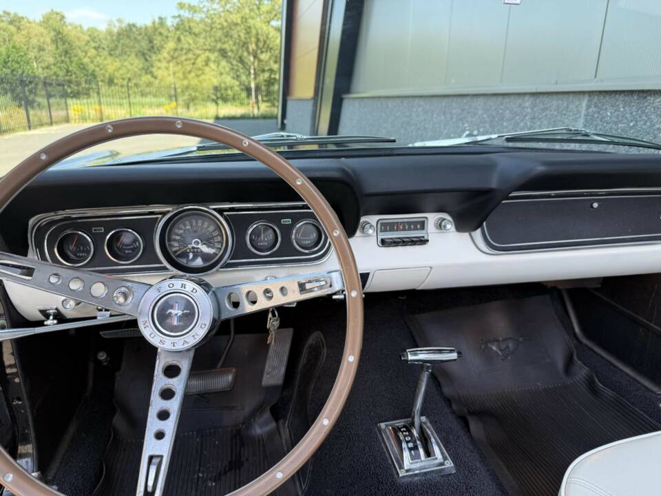 Image 22/47 de Ford Mustang 390 GTA (1966)