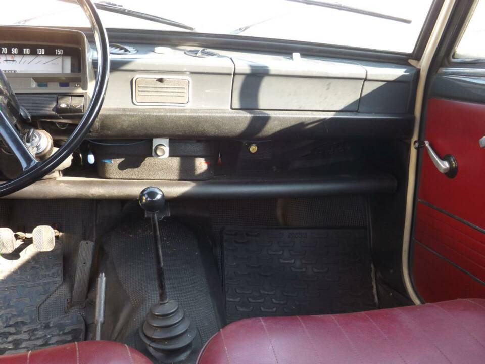 Image 23/49 de FIAT 1100 R (1967)