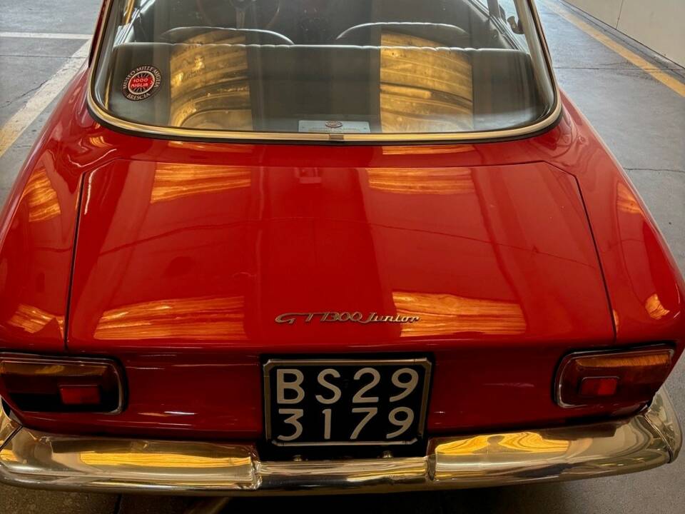 Image 3/10 of Alfa Romeo Giulia GT 1300 Junior (1970)