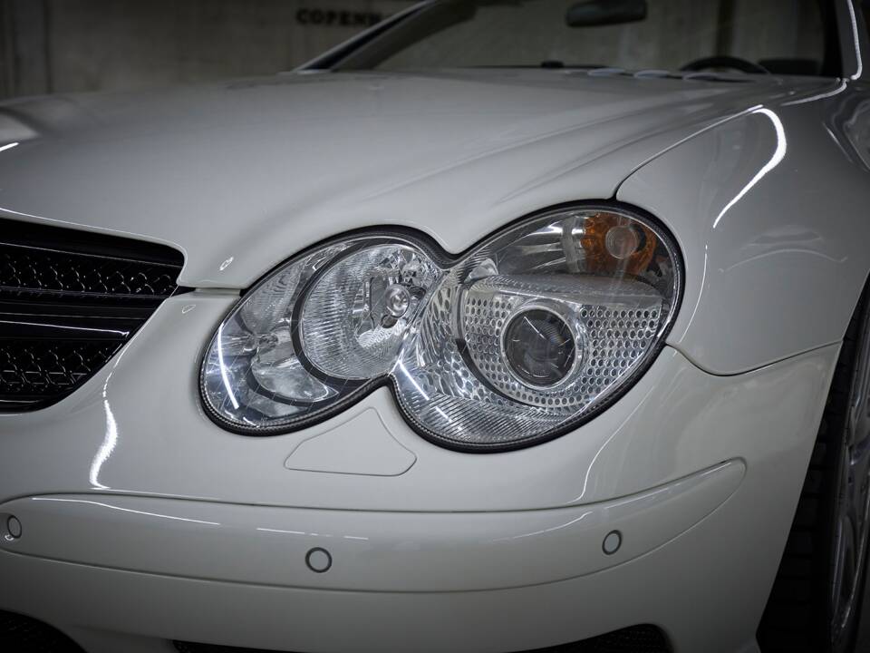 Image 39/99 de Mercedes-Benz SL 55 AMG (2005)
