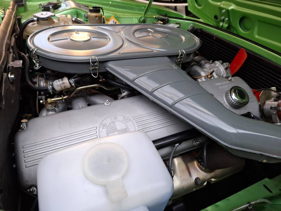Image 22/43 of BMW 2,5 CS (1975)