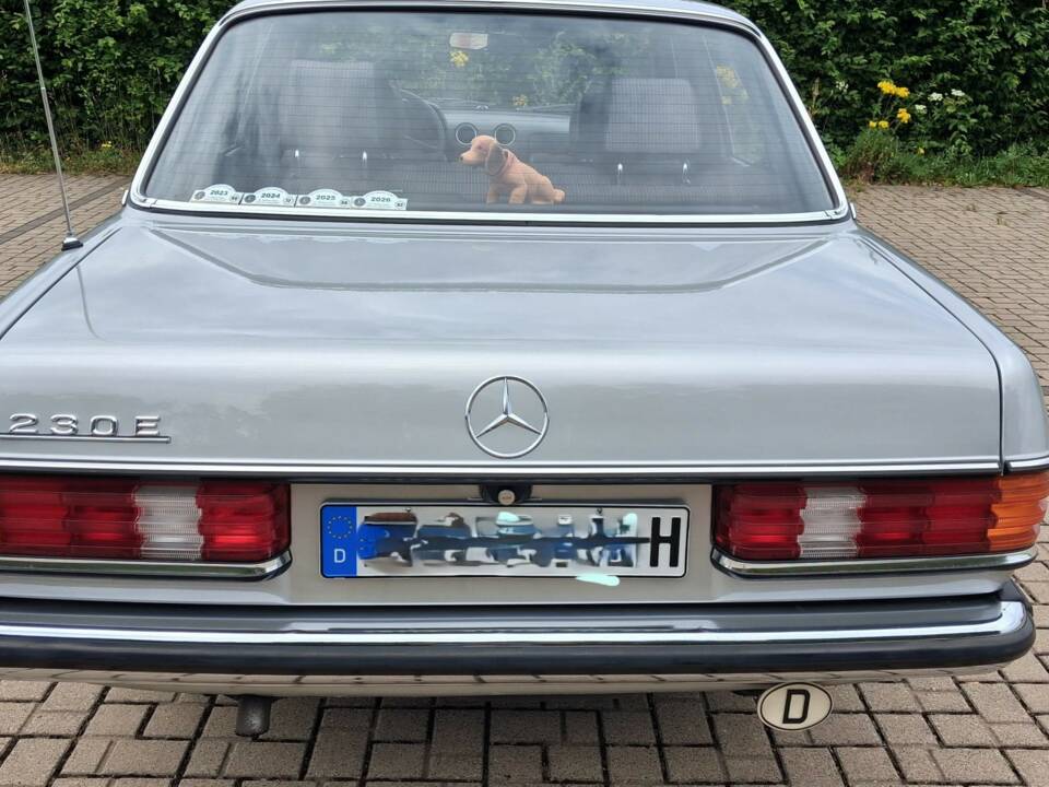 Afbeelding 2/25 van Mercedes-Benz 230 E (1984)