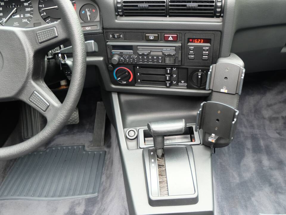 Bild 24/56 von BMW 325ix (1987)