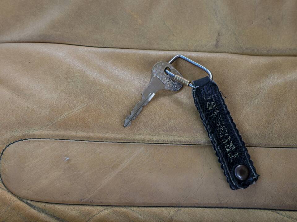 Image 29/32 of Ferrari 400 GT (1977)