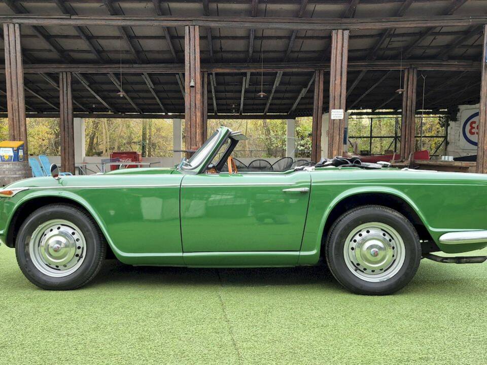Image 3/66 of Triumph TR 4A IRS (1966)
