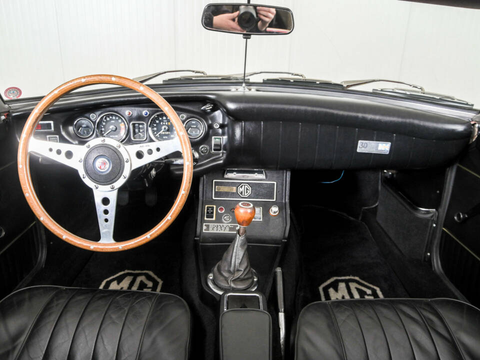 Bild 7/50 von MG MGB (1971)