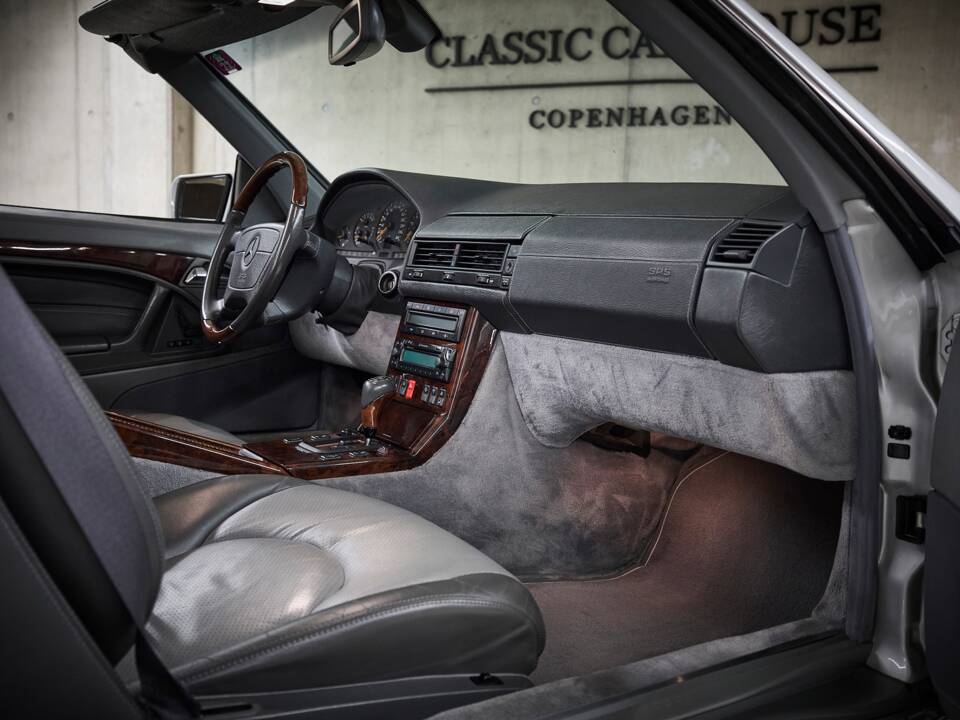 Immagine 61/95 di Mercedes-Benz SL 600 (1998)
