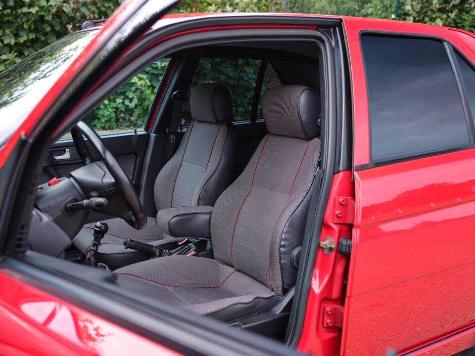 Imagen 23/50 de Alfa Romeo 155 2.5 TD (1998)
