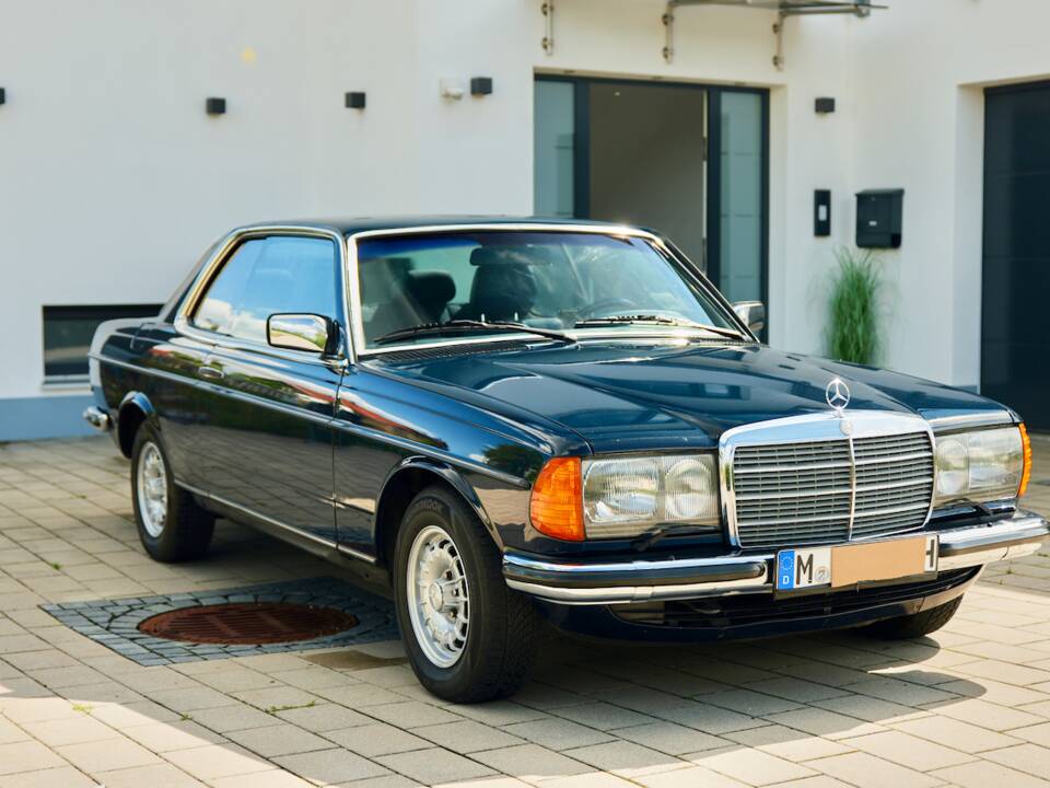 Bild 86/99 von Mercedes-Benz 230 CE (1983)