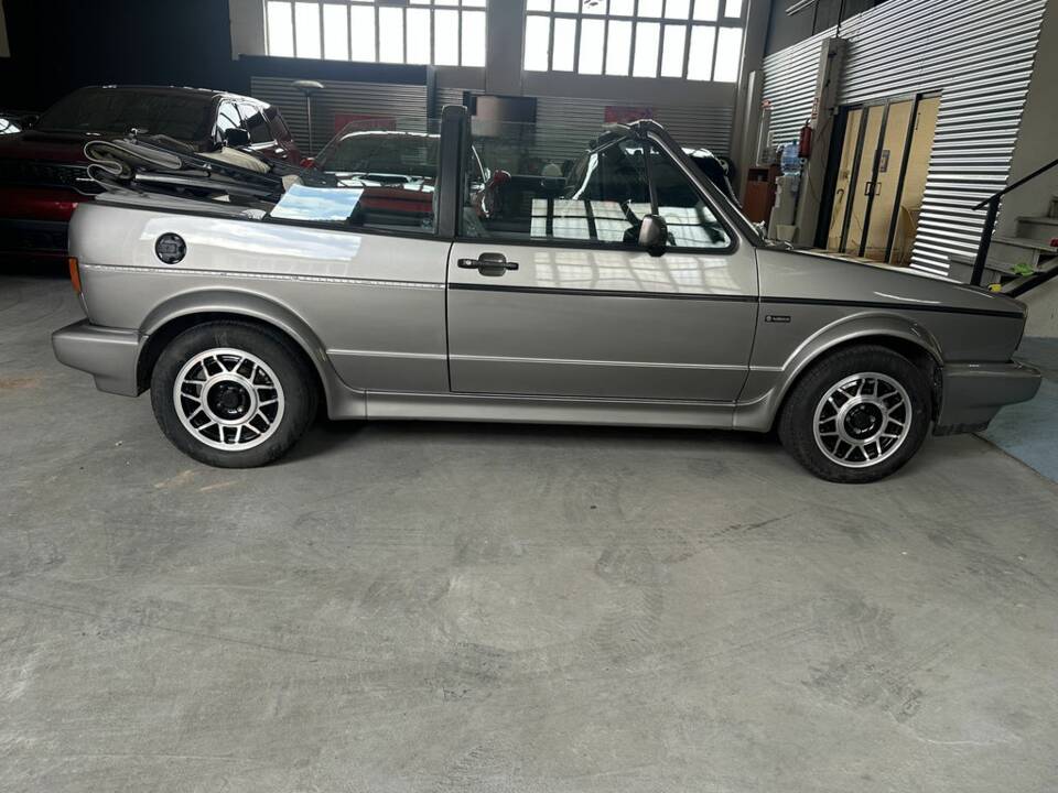 Bild 7/8 von Volkswagen Golf I Cabrio 1.8 (1991)