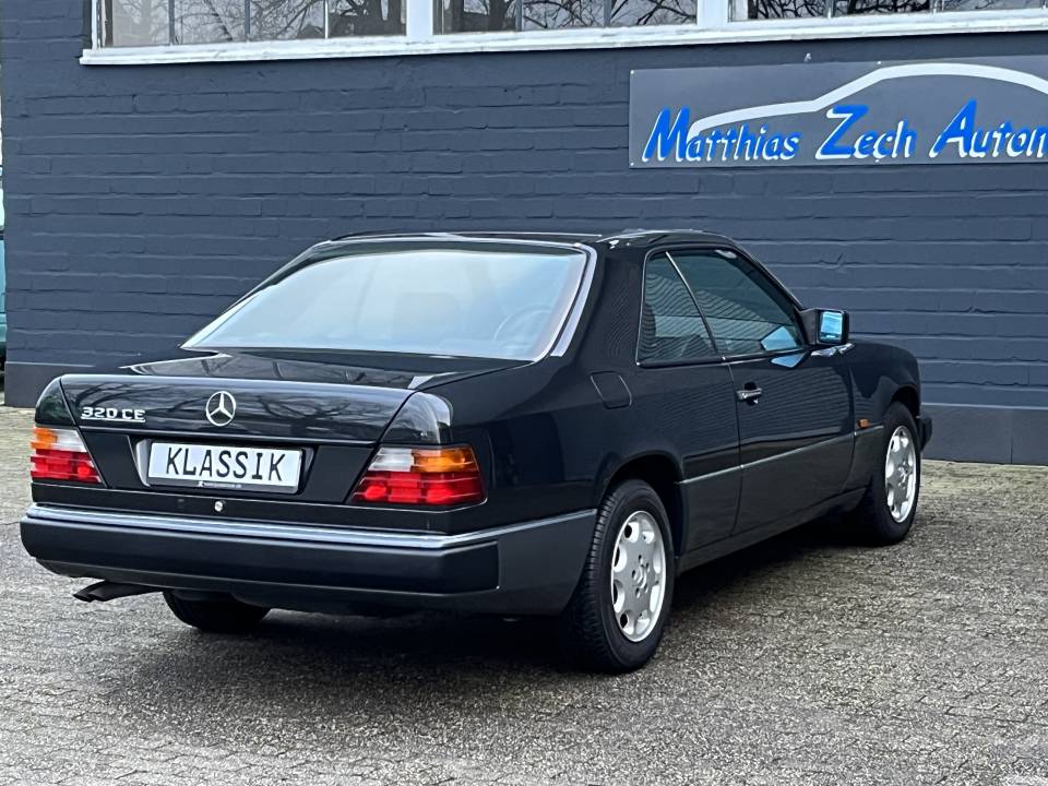 Bild 11/68 von Mercedes-Benz 320 CE (1993)