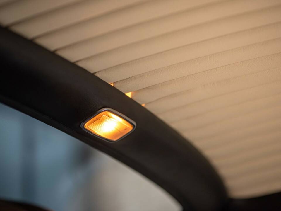 Image 38/50 de Ferrari 365 GTB/4 Daytona (1973)