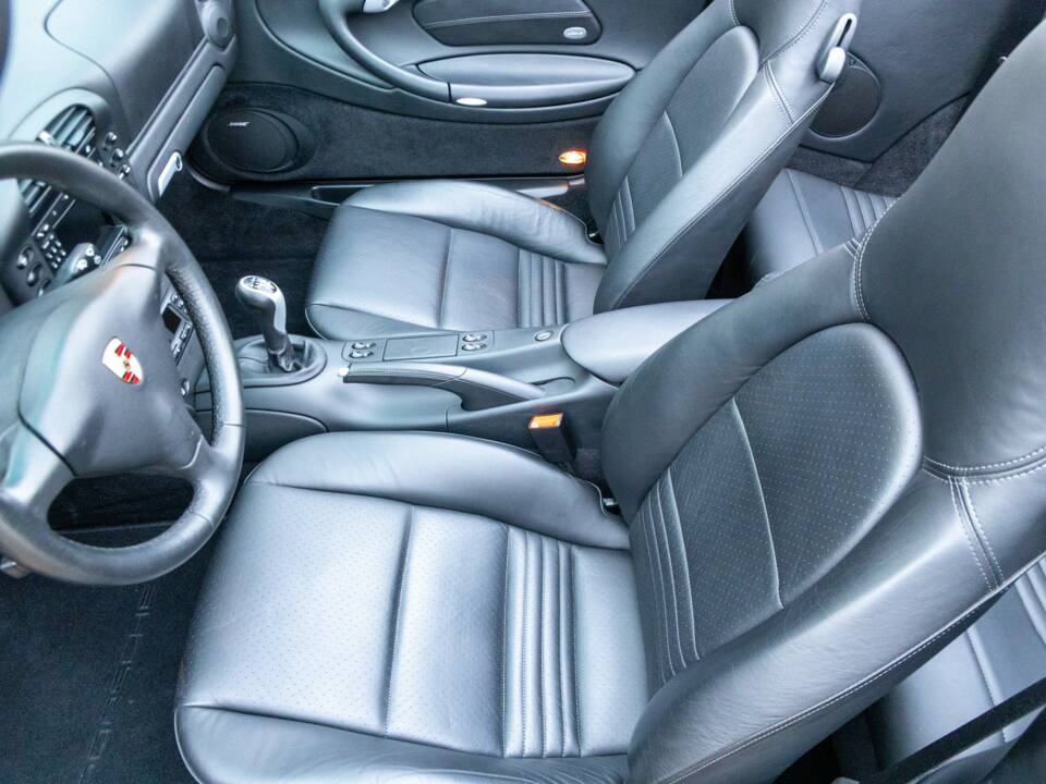 Image 29/50 of Porsche 911 Carrera 4S (2003)
