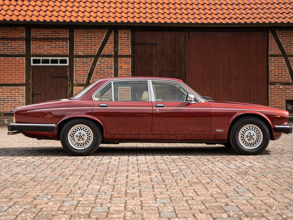 Bild 12/46 von Jaguar XJ 12 (1991)