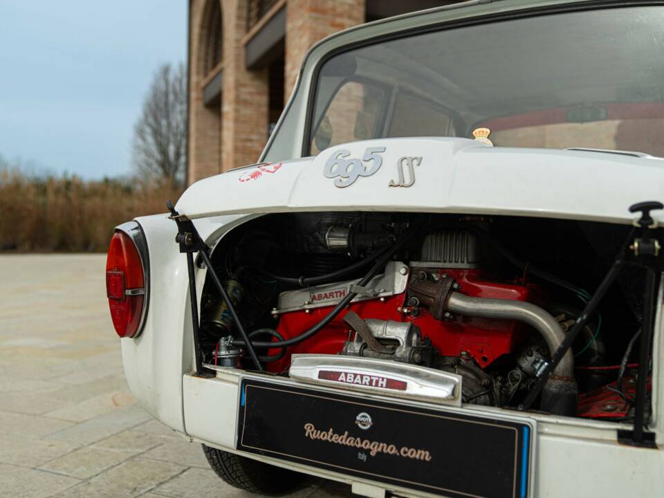 Image 31/50 of Abarth 695 SS (1966)