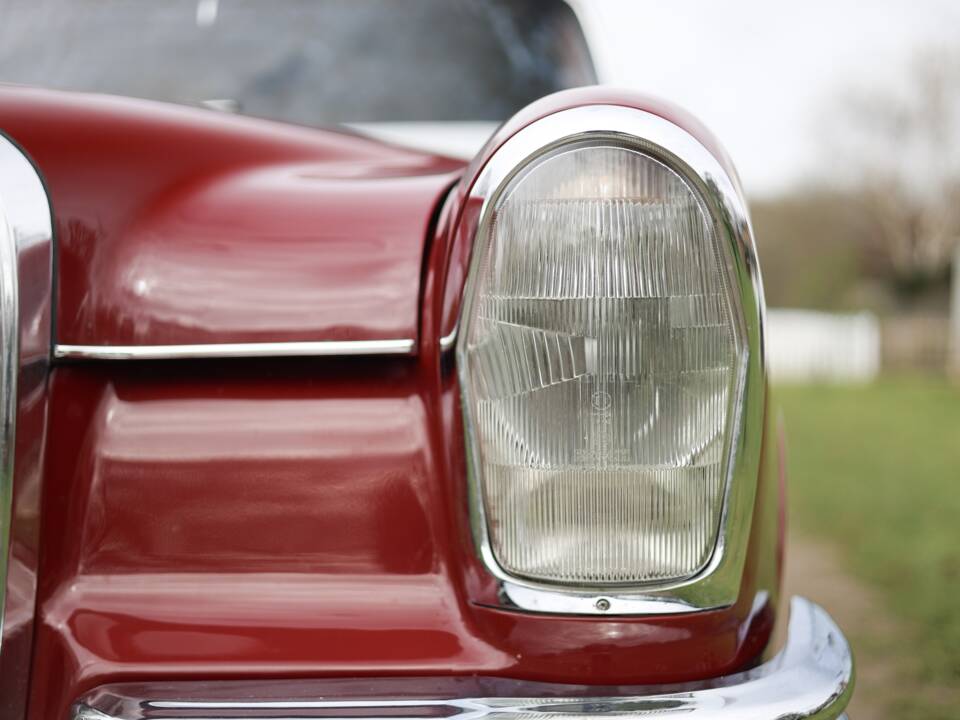 Image 12/50 of Mercedes-Benz 220 (1967)