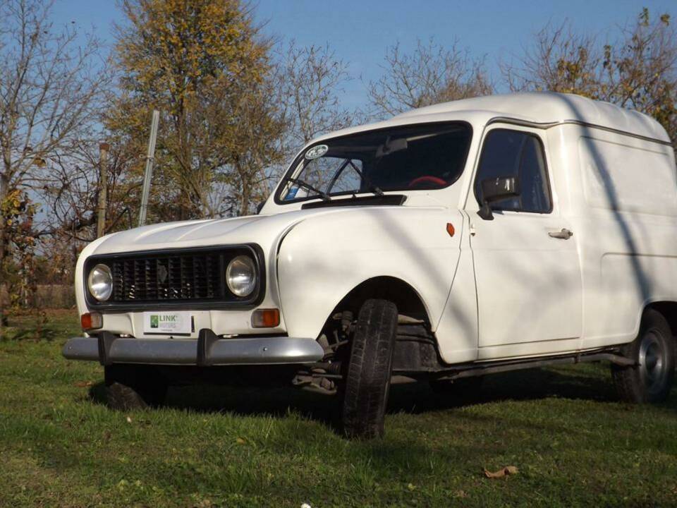 Image 2/44 of Renault R 4 F6 (1982)