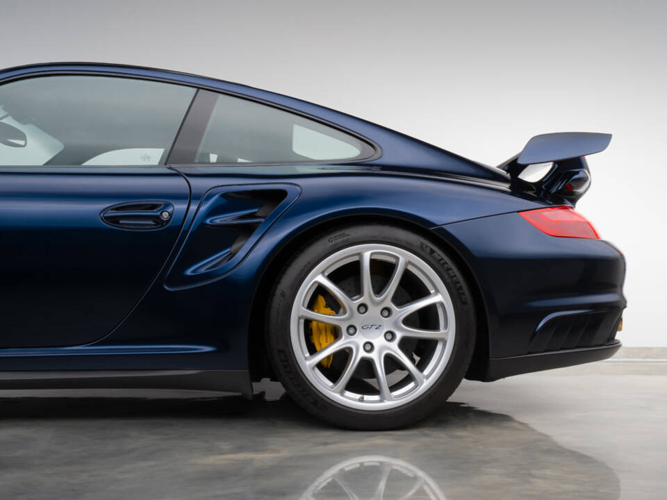 Bild 33/42 von Porsche 911 GT2 (2008)