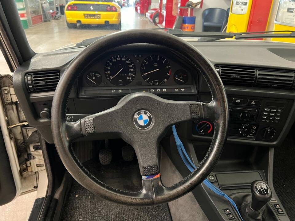 Bild 9/19 von BMW 325ix Touring (1988)