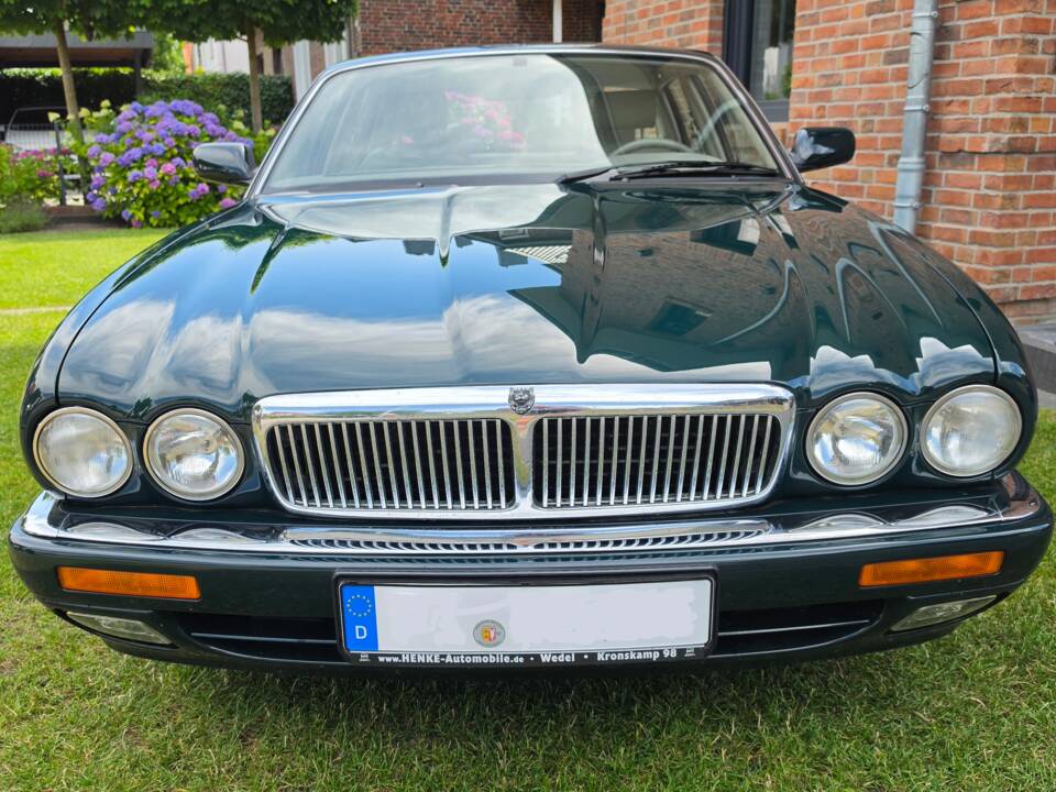 Image 11/26 of Jaguar XJ 6 4.0 Sovereign (1996)
