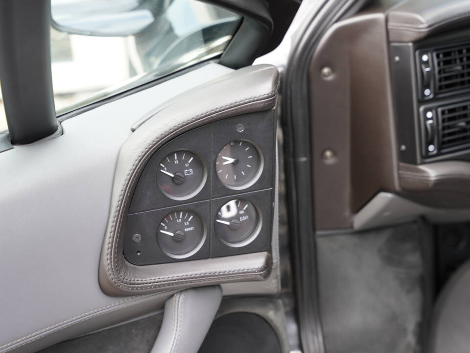 Image 33/50 of Jaguar XJ 220 (1993)