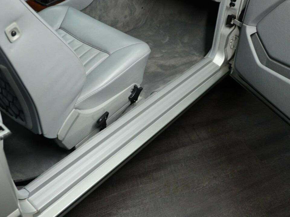 Afbeelding 28/50 van Mercedes-Benz 230 CE (1988)