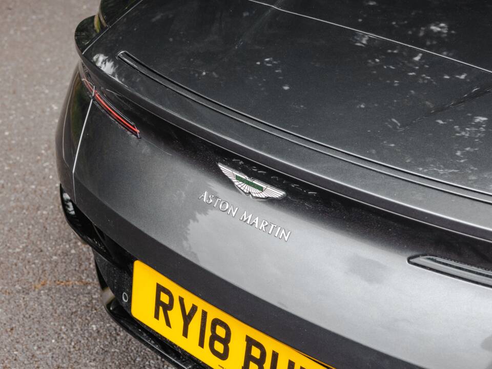 Image 28/39 of Aston Martin DB 11 Volante (2018)