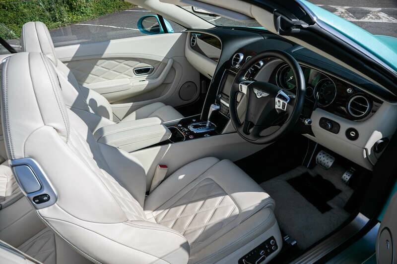 Image 2/38 of Bentley Continental GTC V8 (2013)