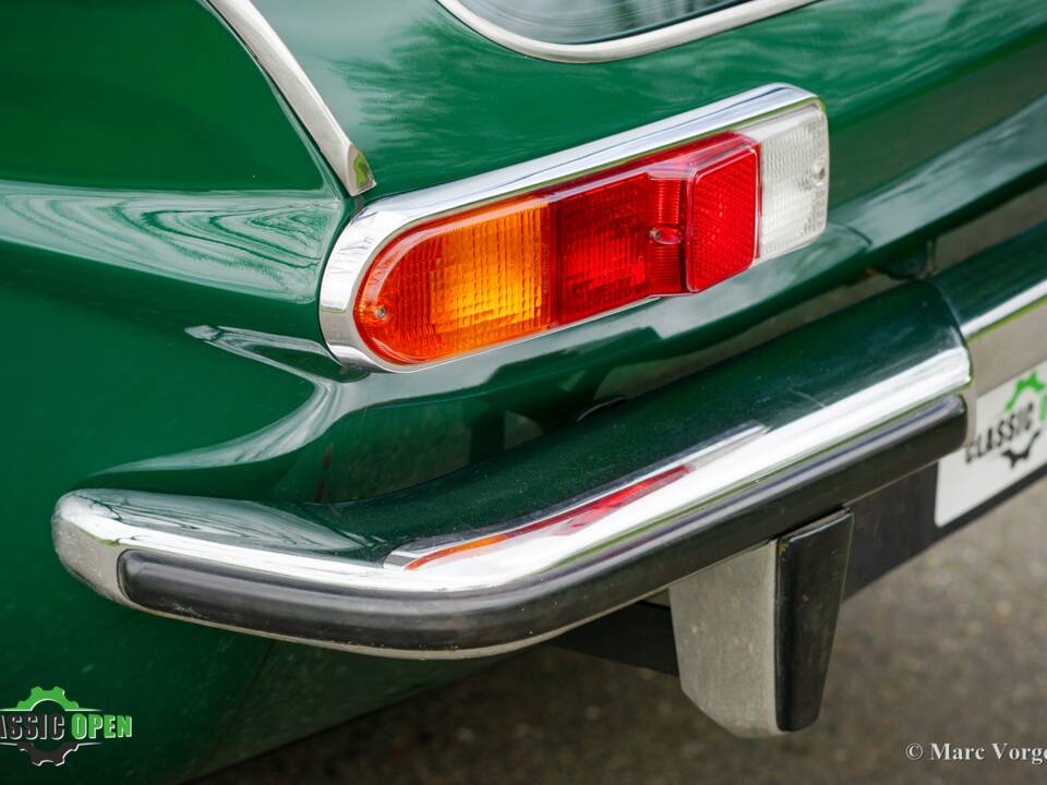 Image 26/34 of Volvo 1800 ES (1972)