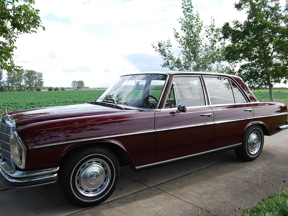 Image 22/58 of Mercedes-Benz 280 SE (1968)