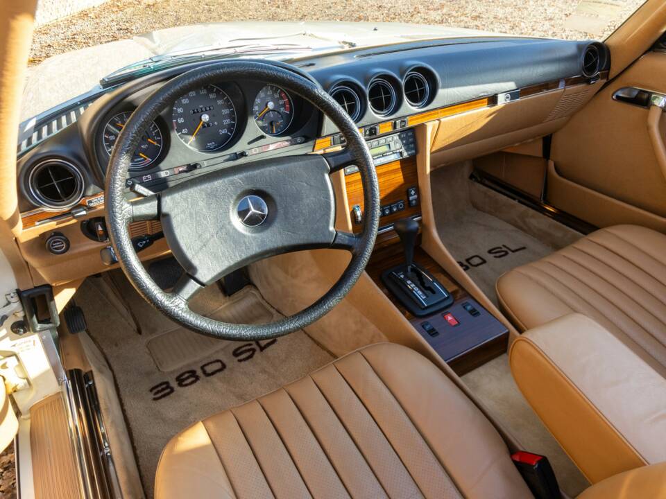 Bild 21/50 von Mercedes-Benz 380 SL (1982)