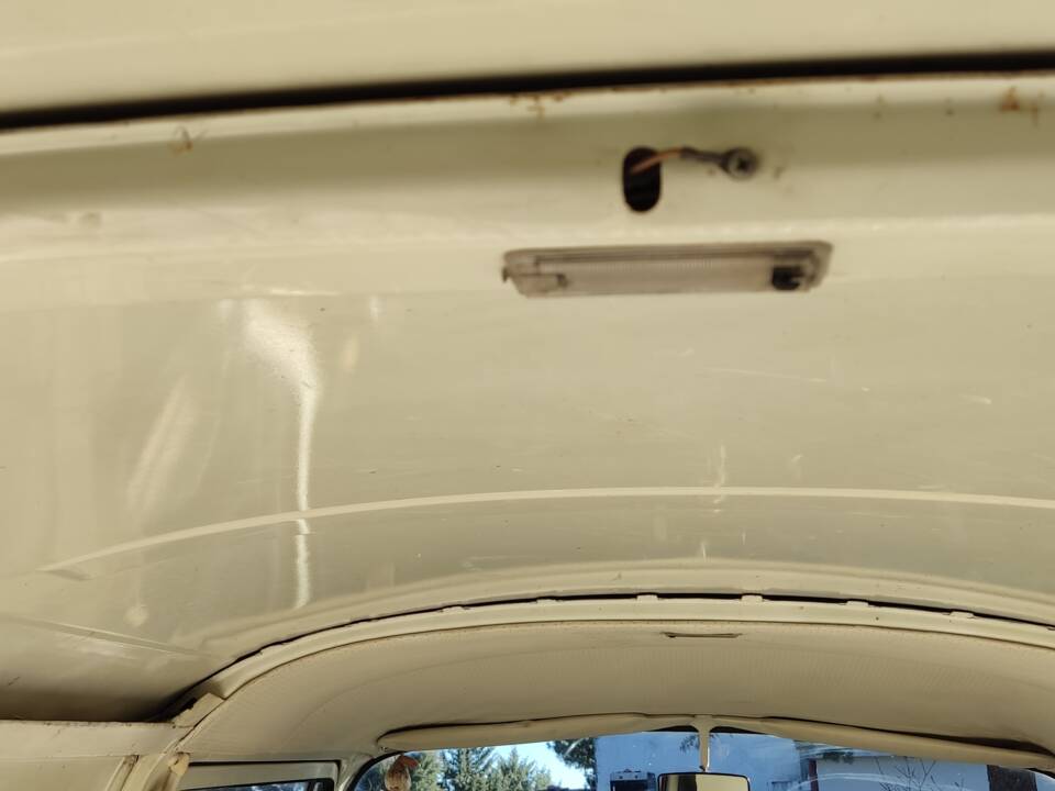 Bild 49/98 von Volkswagen T2b Kastenwagen (1979)