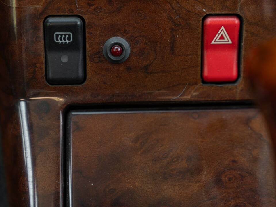 Image 39/50 of Mercedes-Benz 300 SL (1990)