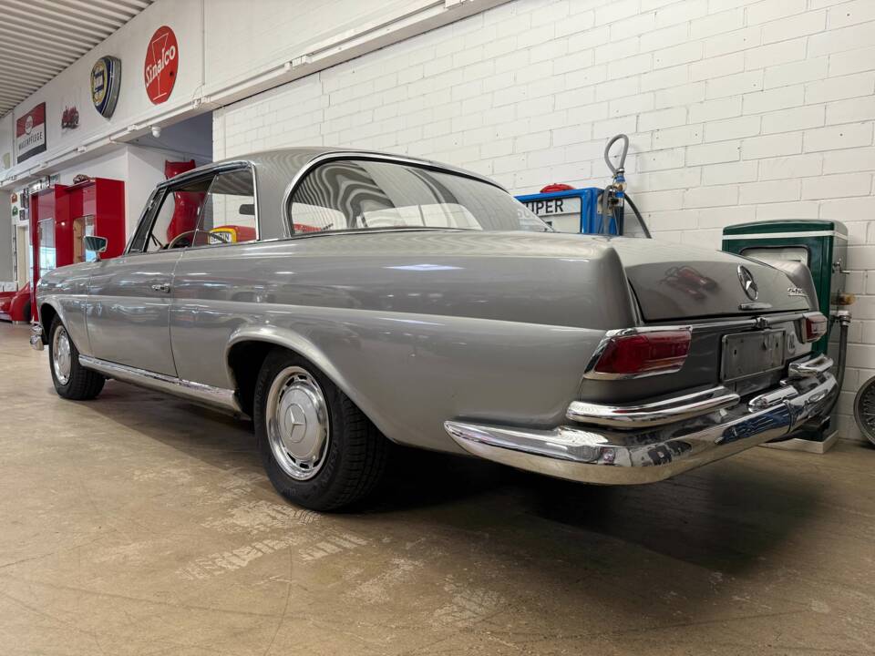 Image 14/18 of Mercedes-Benz 250 SE (1967)
