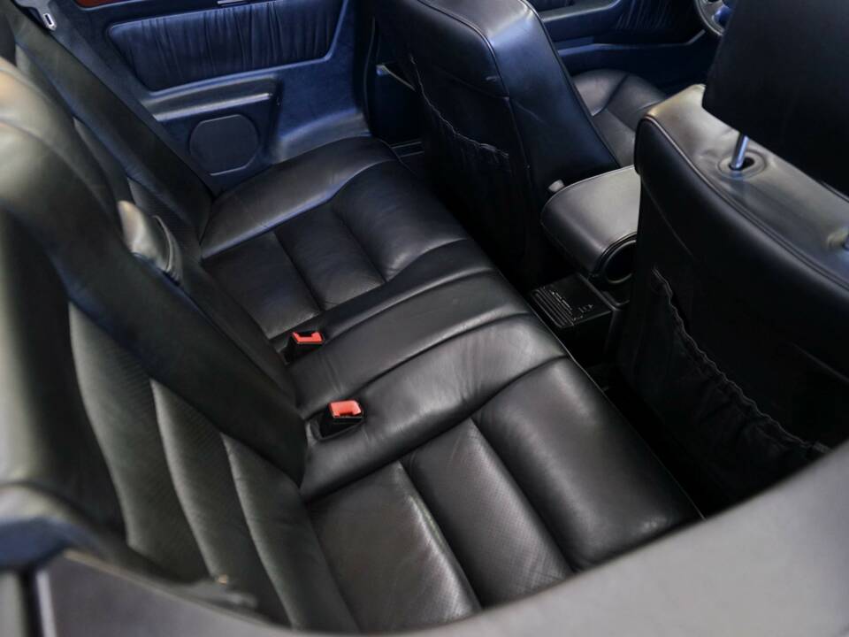 Immagine 18/30 di Mercedes-Benz 320 CE (1993)