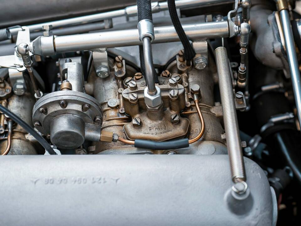 Image 41/42 of Mercedes-Benz 190 SL (1961)