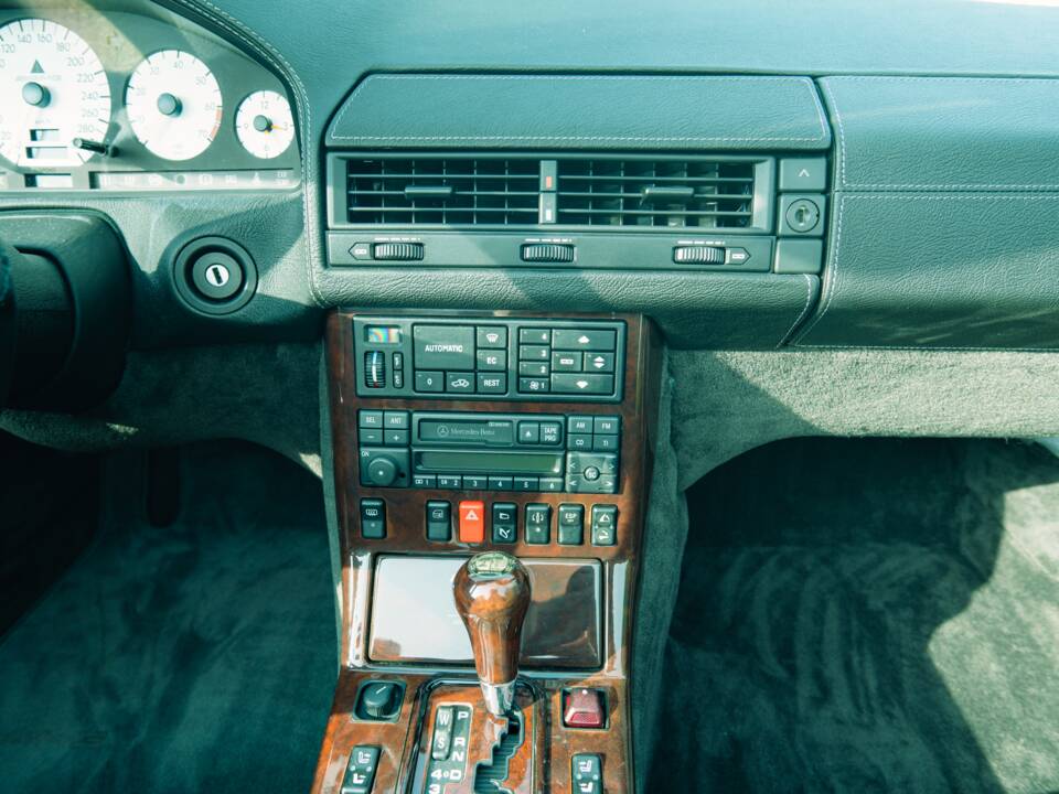 Image 23/30 of Mercedes-Benz SL 600 6.0 AMG (1996)