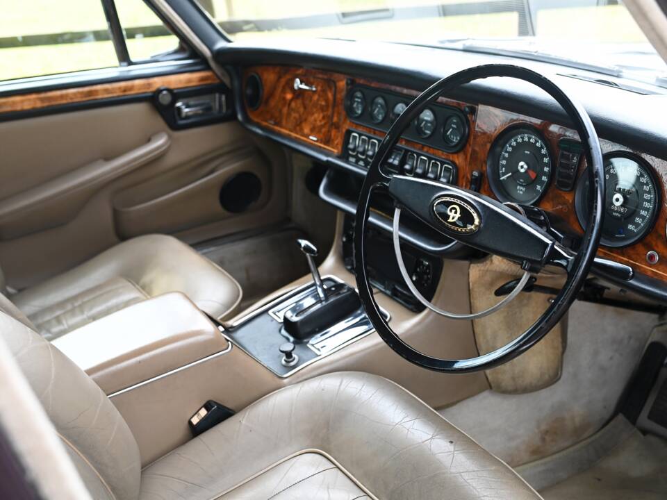 Afbeelding 8/21 van Daimler Double Six Vanden Plas (1973)