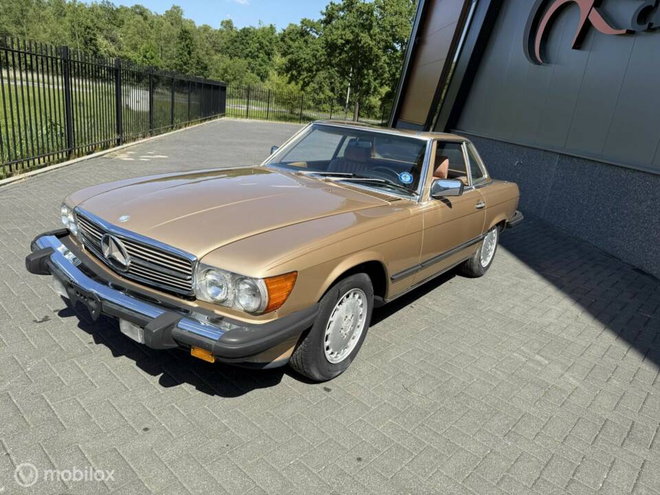 Immagine 4/41 di Mercedes-Benz 560 SL (1986)