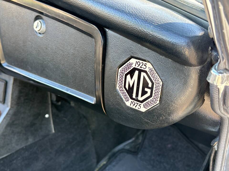 Image 6/18 of MG MGB (1975)
