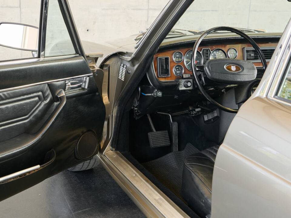 Bild 41/50 von Jaguar XJ 6 L 4.2 (1975)