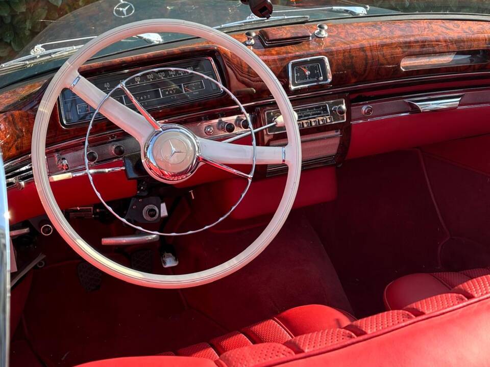 Image 3/4 of Mercedes-Benz 220 S Cabriolet (1955)