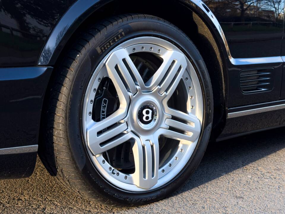 Image 9/25 of Bentley Brooklands (2008)