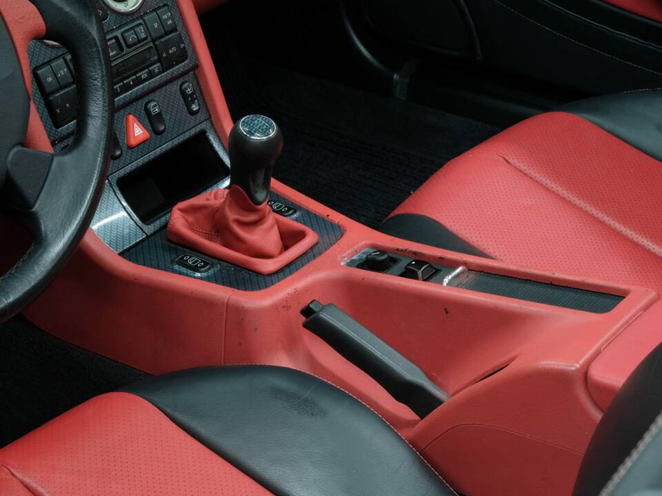 Immagine 31/50 di Mercedes-Benz SLK 230 Kompressor (1996)