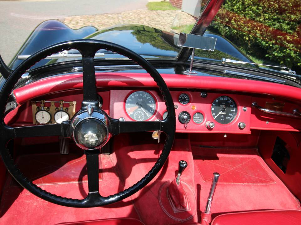 Immagine 7/14 di Jaguar XK 120 OTS (1953)