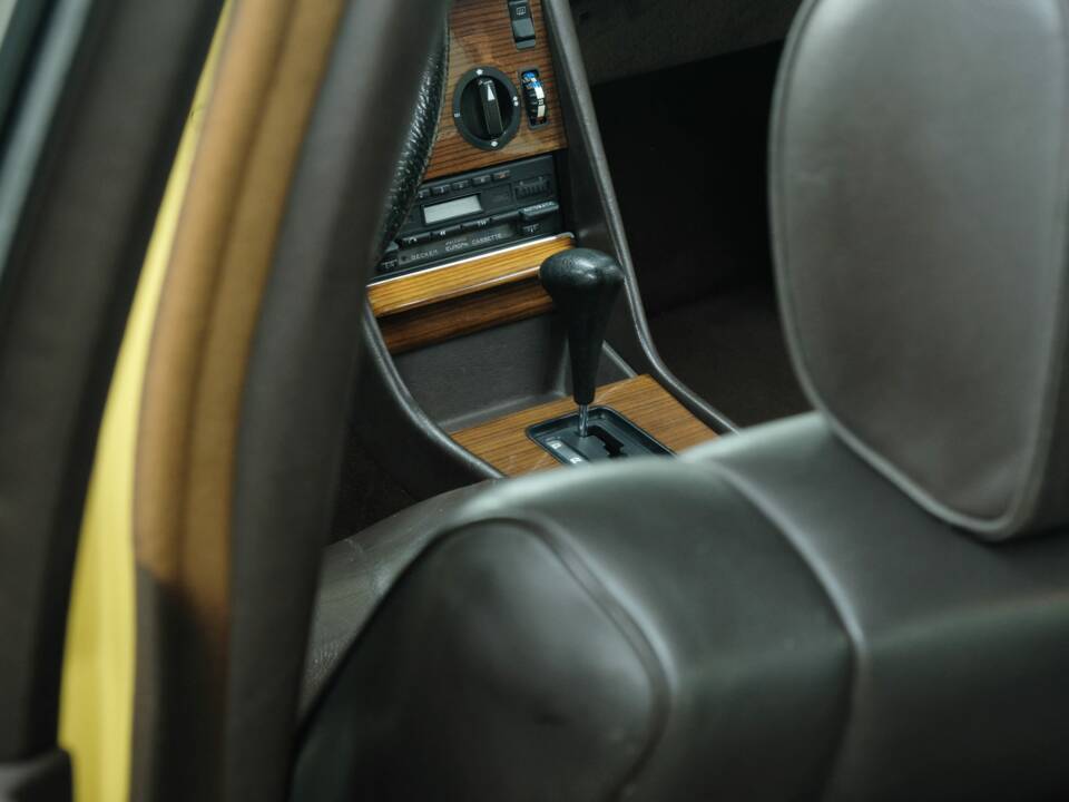 Bild 38/50 von Mercedes-Benz 380 SE (1983)