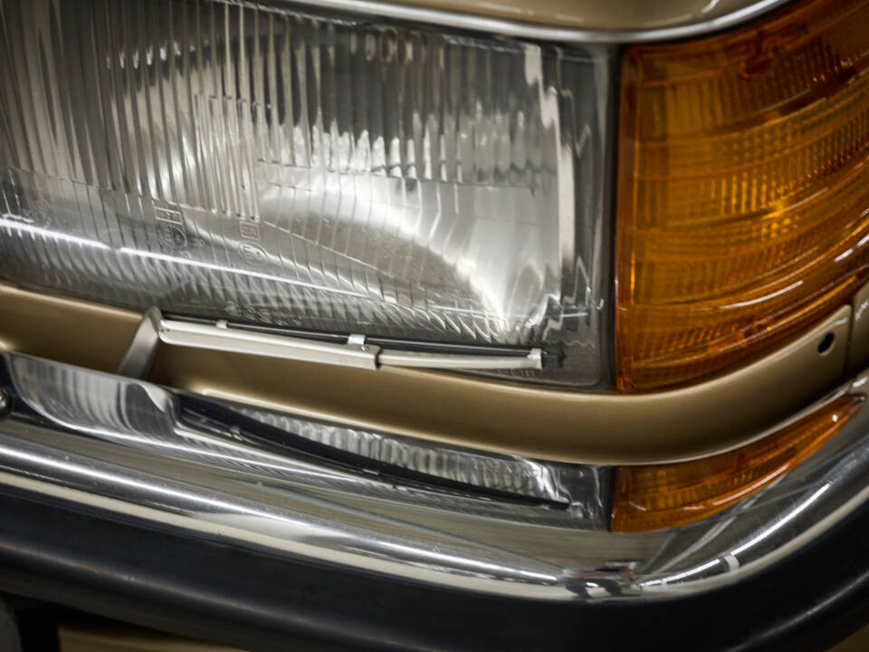 Image 22/99 of Mercedes-Benz 300 SL (1987)