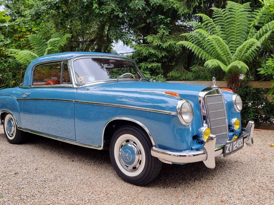 Image 25/100 of Mercedes-Benz 220 SE (1960)