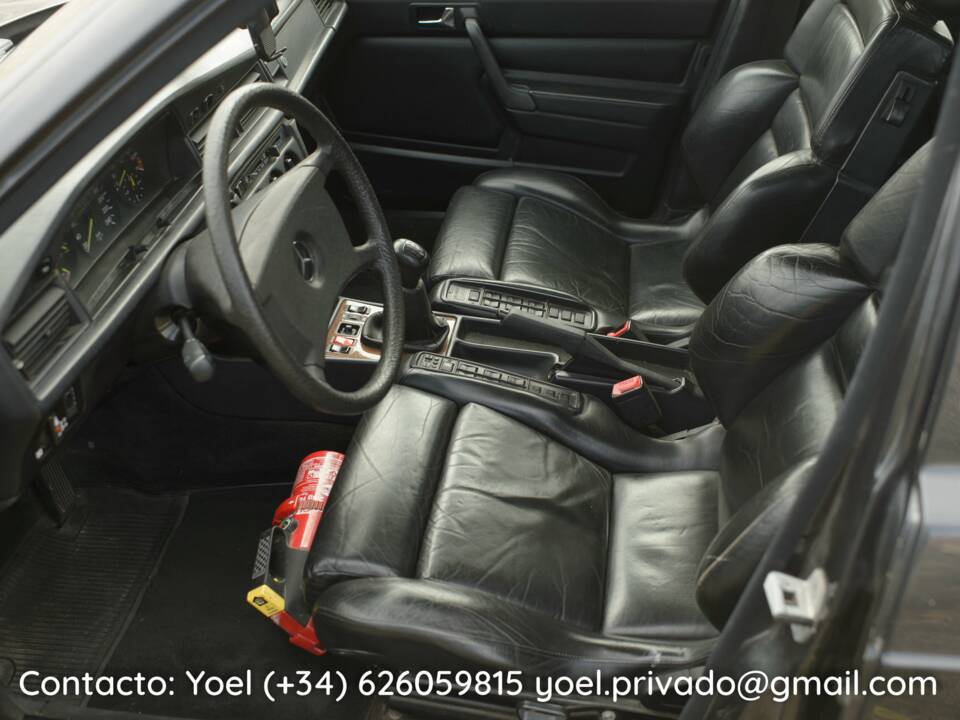 Image 13/41 of Mercedes-Benz 190 E 2.6 (1987)