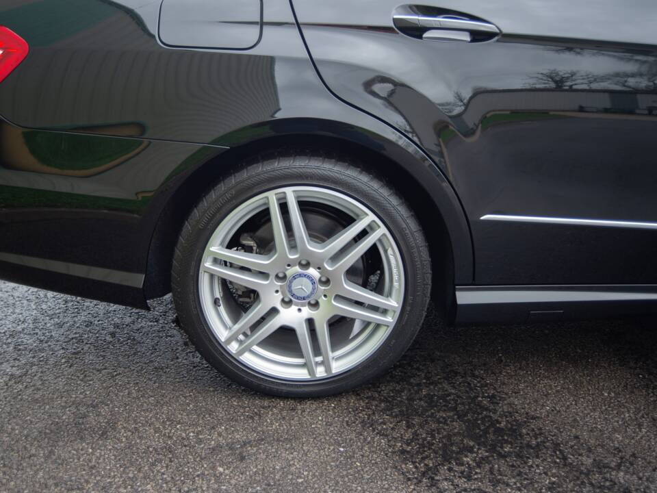 Bild 22/25 von Mercedes-Benz E 500 (2010)